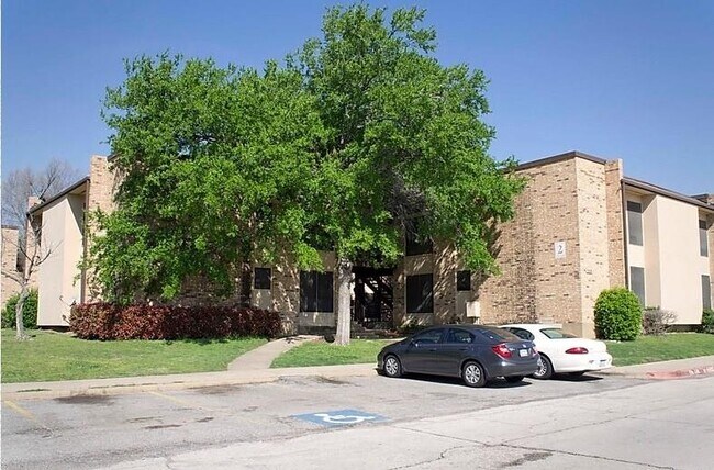 Building Photo - 1020 Fox Ave