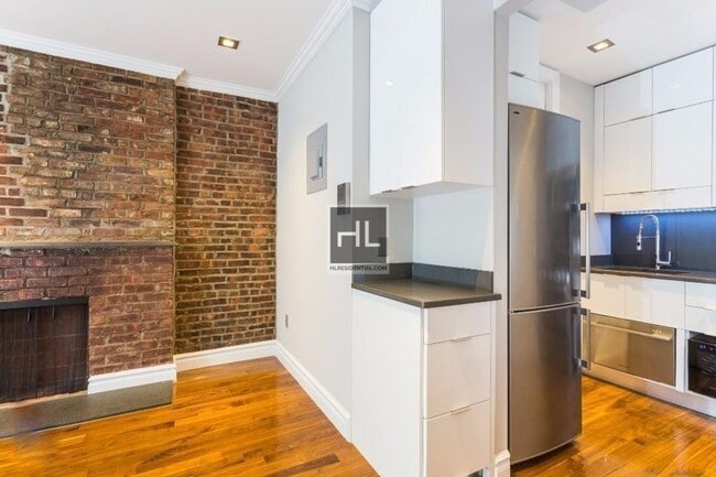 Building Photo - Hudson Street