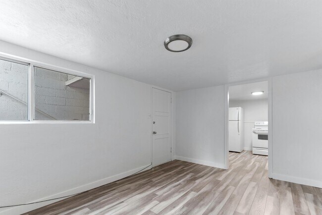 Building Photo - 750 E 820 N