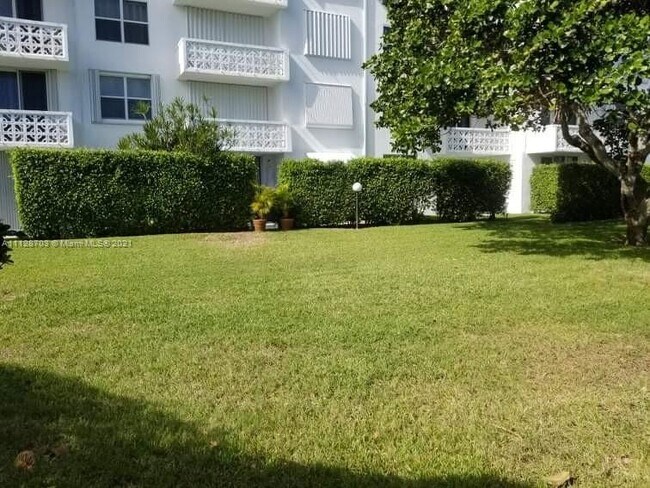 Building Photo - 2840 S Ocean Blvd