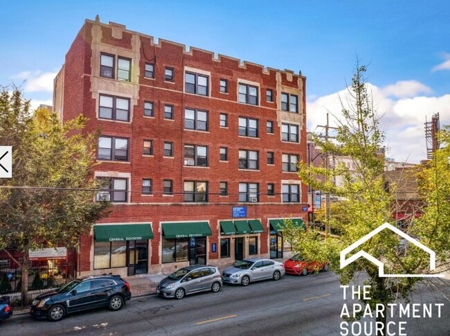 Building Photo - 739 W Belmont Ave