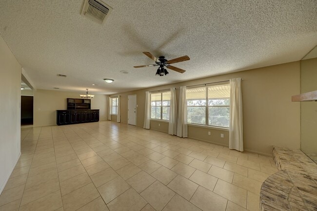 Building Photo - 236 N Valley View Dr