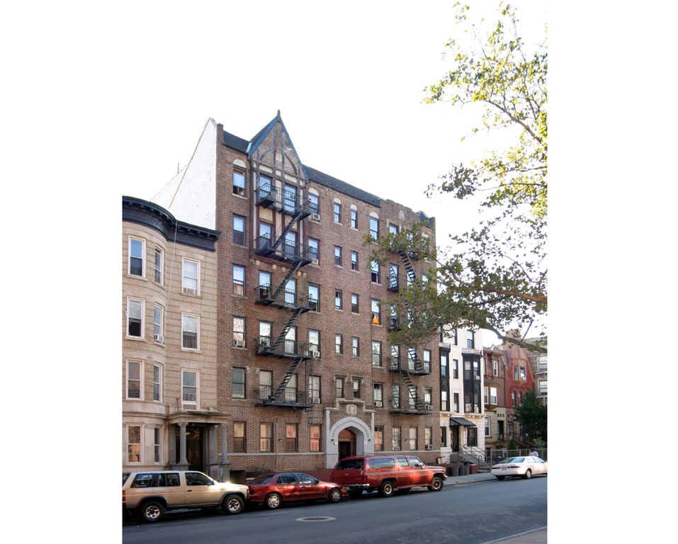 Primary Photo - 1154 Pacific St