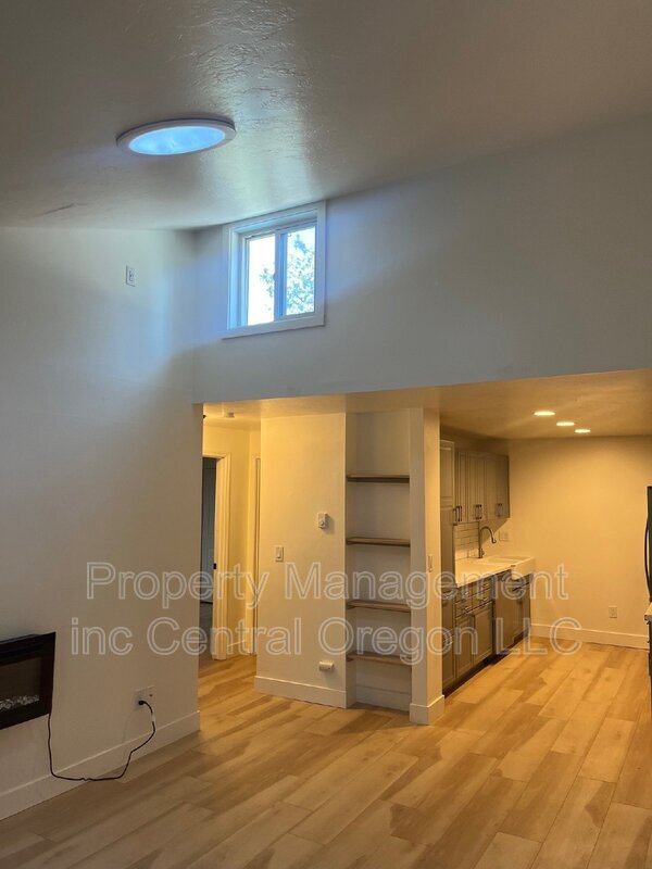 Building Photo - 1700 NE Wells Acres Rd