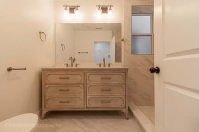 Building Photo - 6117 S Champlain Ave