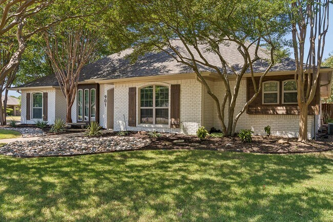 Foto del edificio - 901 Autumn Lake Dr
