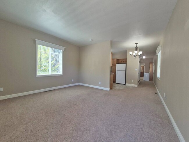 Building Photo - 1054 Mountain Shadows Blvd