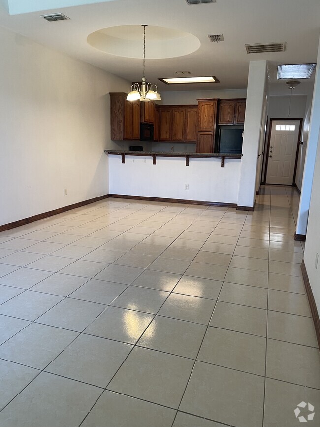 Building Photo - 3043 Scotland Dr