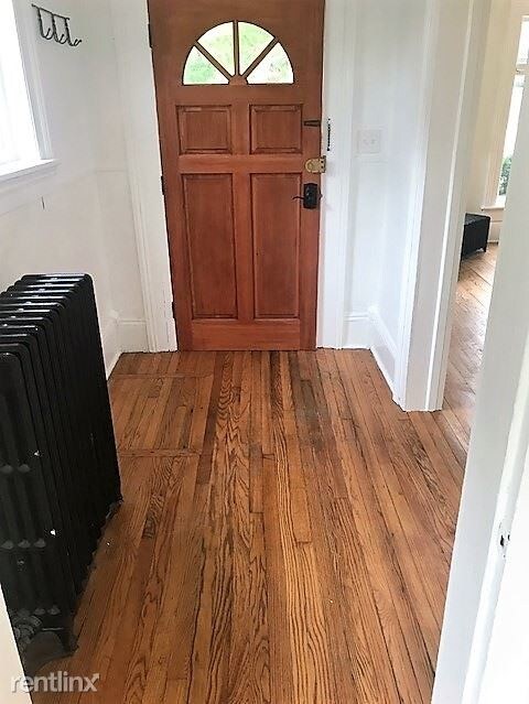 Building Photo - 2 br, 1 bath  - 204 E Cross St Apt 1