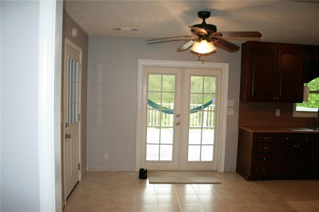 Foto del edificio - 5855 Maple Creek Dr