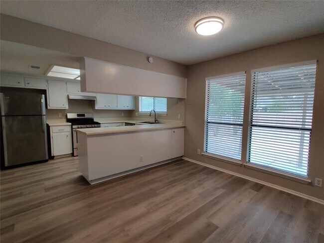 Foto del edificio - 5103 Summerset Trail