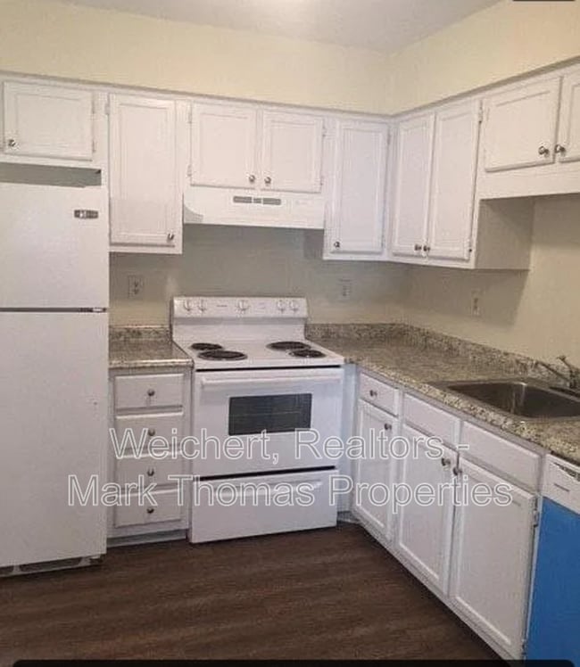 Photo - 215 Bridgefield Pl Apartment