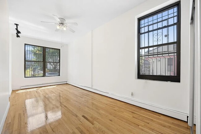 Building Photo - 11-25 47th Ave