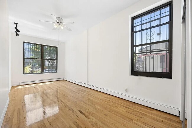 Foto del edificio - 11-25 47th Ave