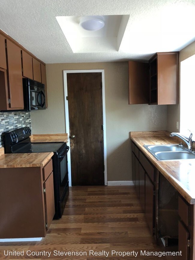 Building Photo - 3 br, 1 bath House - 809 W. Henderson St.