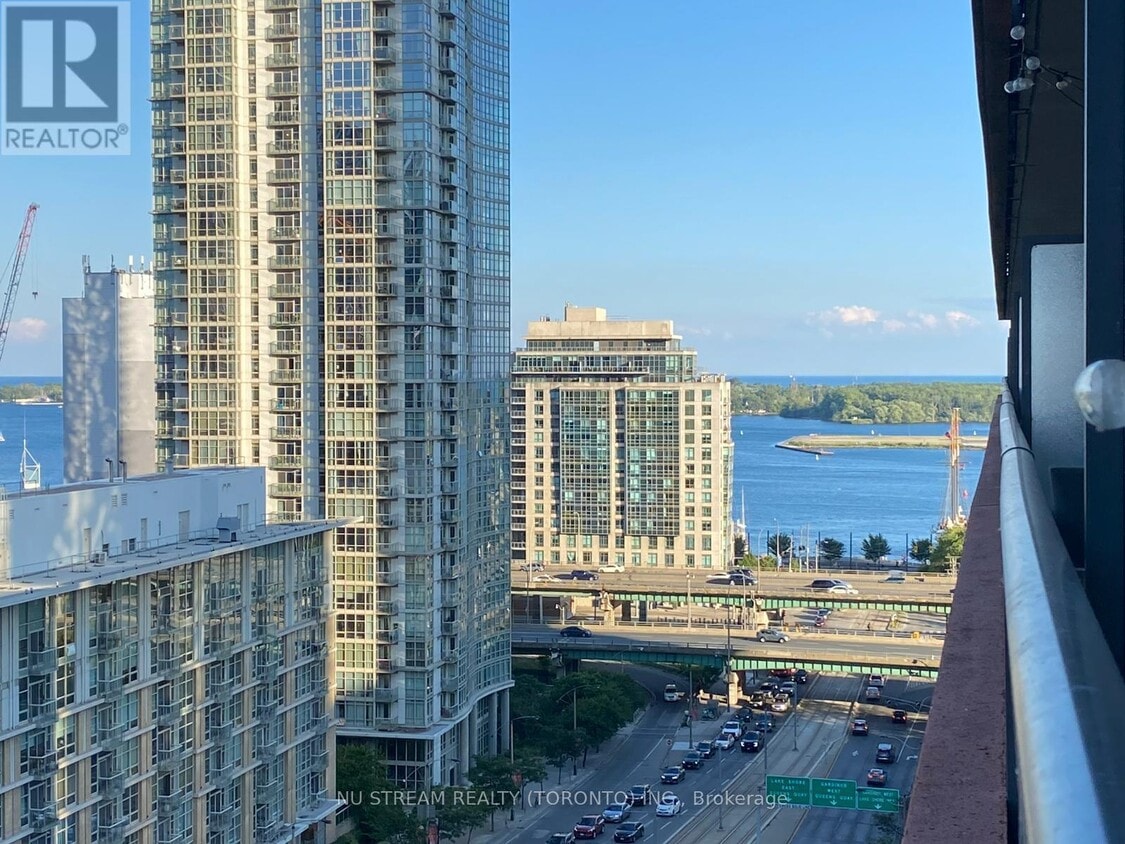 Primary Photo - 4 Spadina Ave.