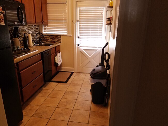 Building Photo - 919 SW 5th Ave