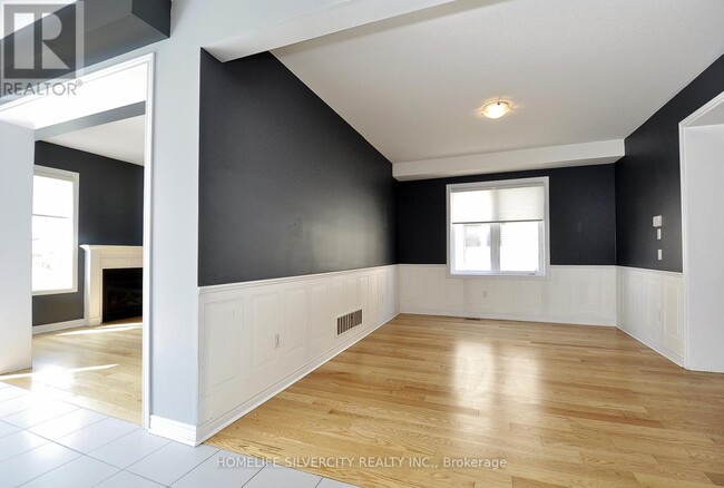Building Photo - 486 Thompson St