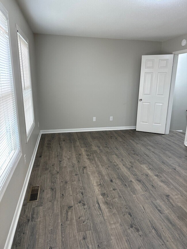 Foto del edificio - 643 Walker Rd