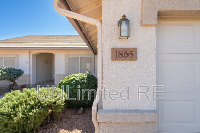 Building Photo - 1865 W Wagon Wheel Rd