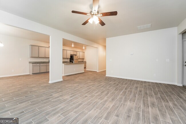 Foto del edificio - 3811 River Rock Rd