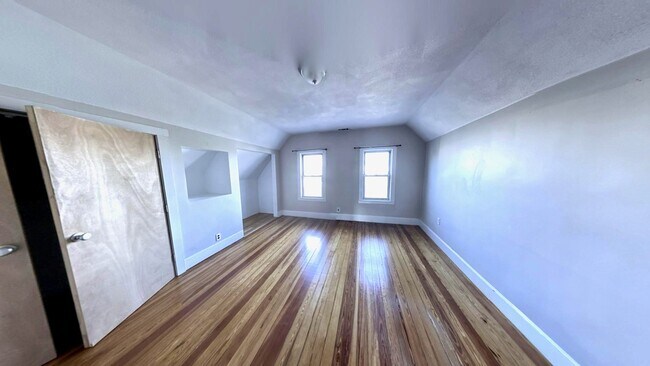 Building Photo - 14 Dow St