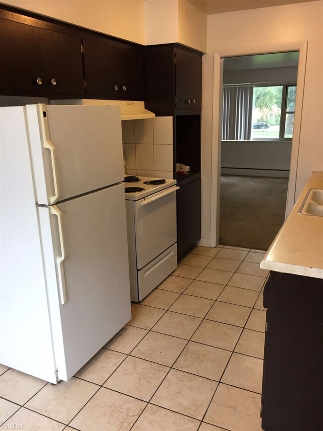 Building Photo - 3 br, 1.5 bath Townhome - 501 East End Ave