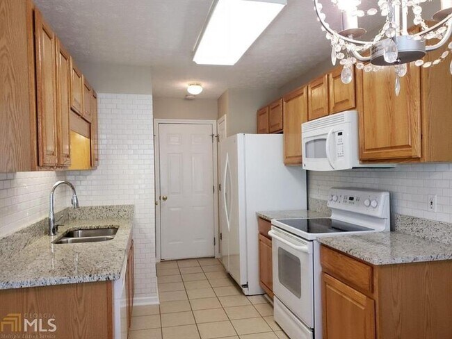 Building Photo - 2360 Lexington Ln