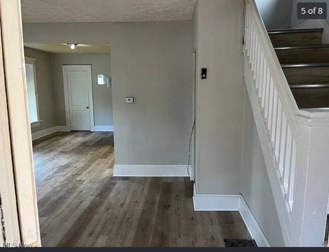 Building Photo - 844 Sumner St