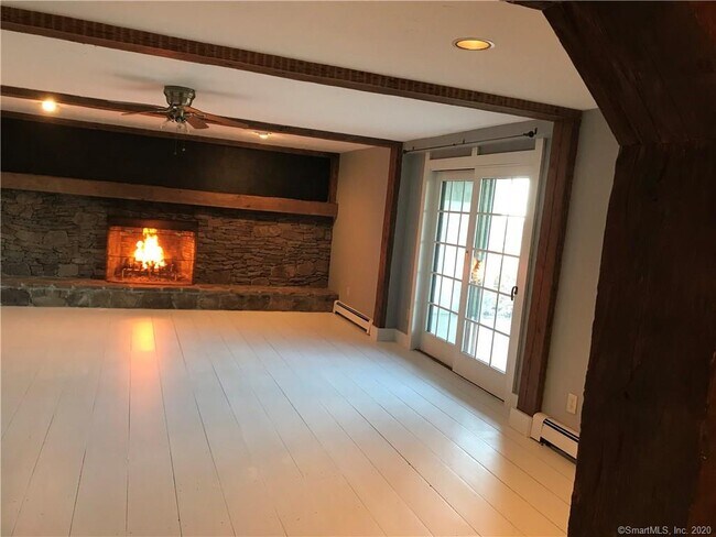 Foto del edificio - 76 Parmalee Hill Rd