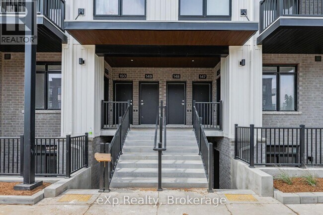 Building Photo - 824-824 Woolwich St