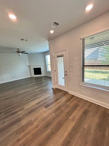 Foto del edificio - 1704 Dunbrook Rd