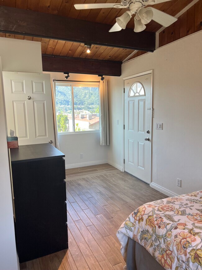 Foto del edificio - 3829 Rosemont Ave