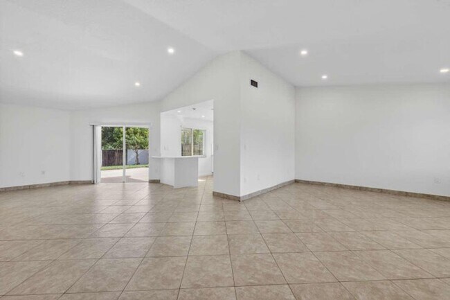 Foto del edificio - 1329 SW 151st Way