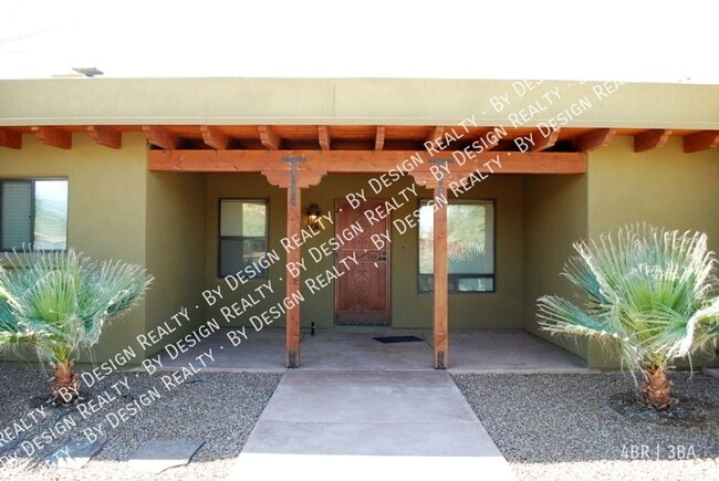 Building Photo - Blenman Elm 4 Bed 3 Bath Custom Home