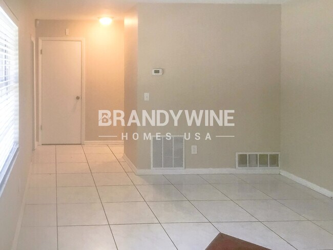 Foto del edificio - 1608 Robin Ln