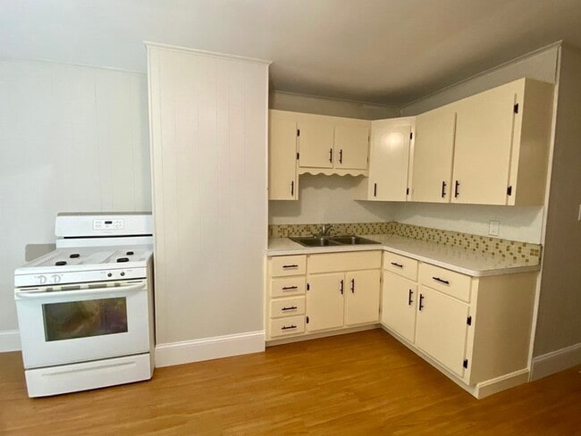 Building Photo - 80 Chelsea St