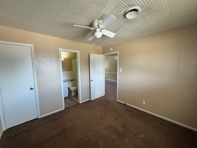 Building Photo - 302 Wolf St