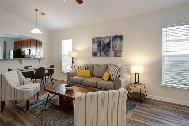 Building Photo - 11 Summer Lake Way