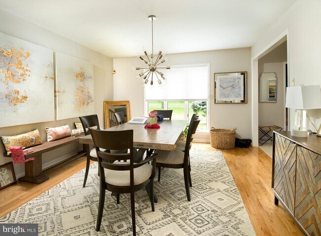 Foto del edificio - 880 Roscommon Rd