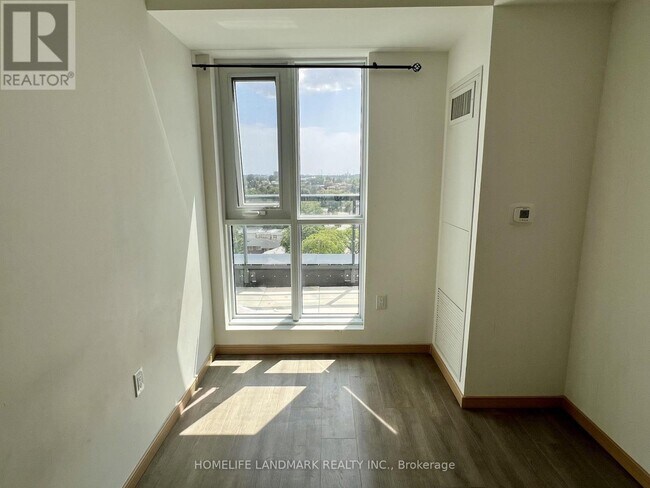 Photo du bâtiment - 3421 Sheppard Ave E