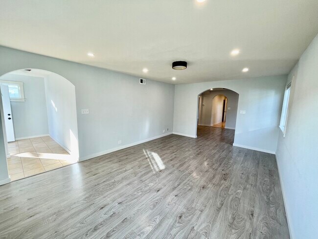 Living Room - 1026 Aileen St