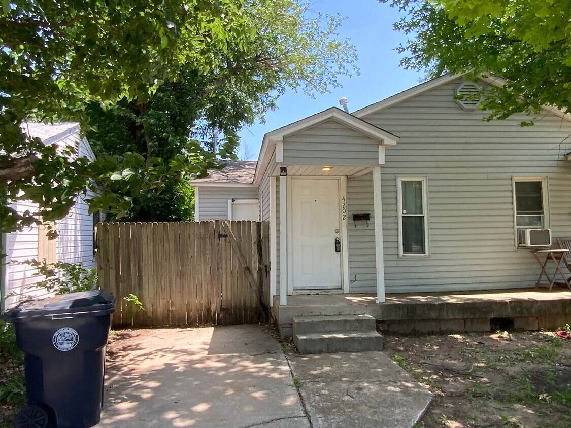 Primary Photo - 1 Bed 1 Bath - Bethany Schools