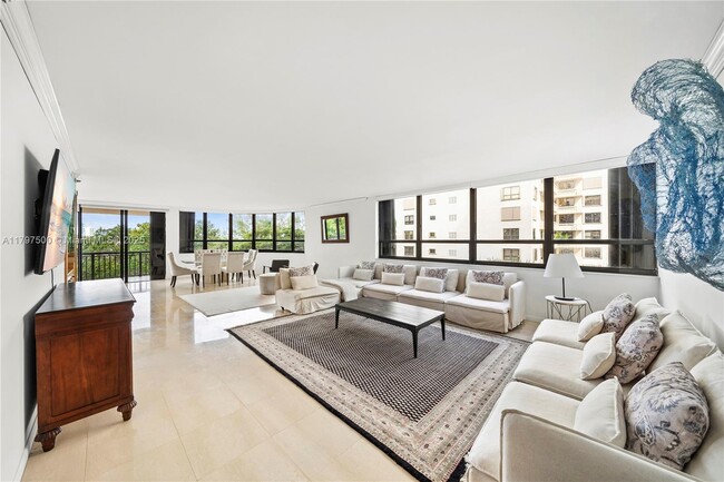 Foto del edificio - 10175 Collins Ave