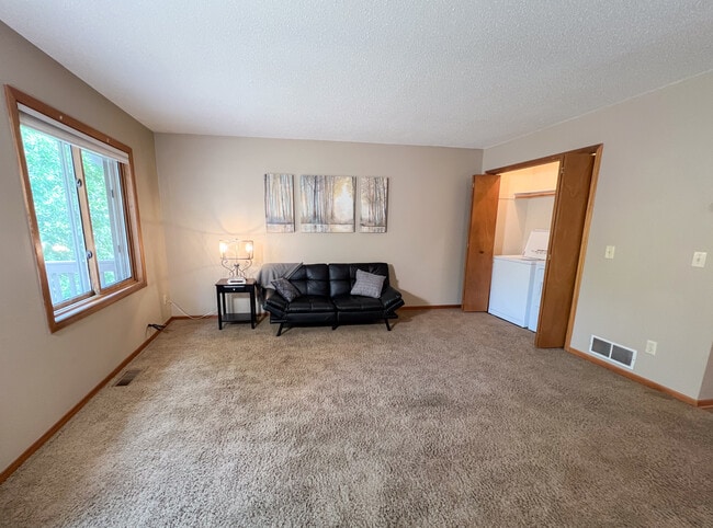 Living Area - 815 Creekside Cir