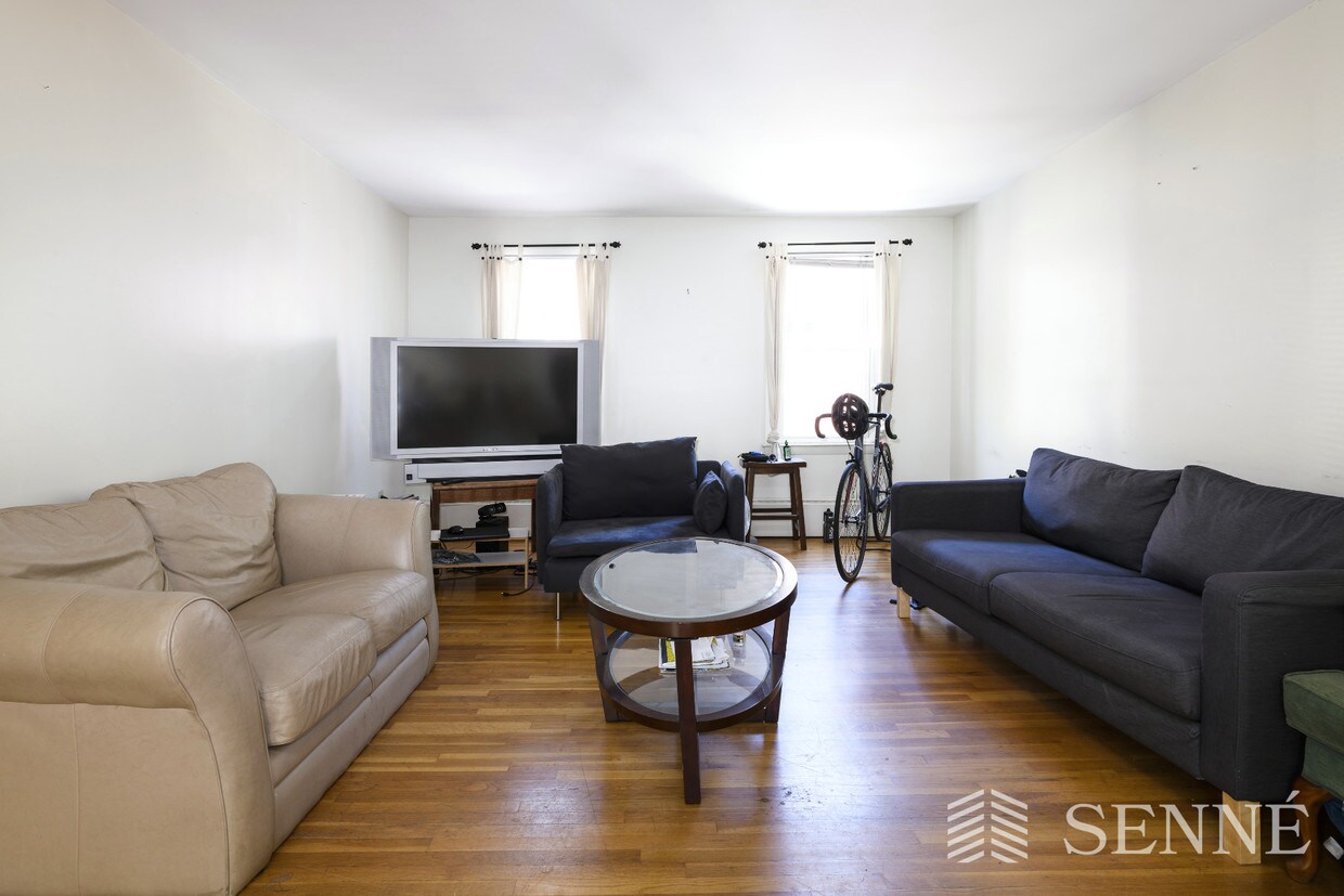 Primary Photo - 3 Bd, 2 Bath, Natural Light