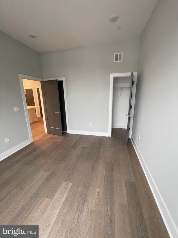 Foto del edificio - 5830 Henry Ave