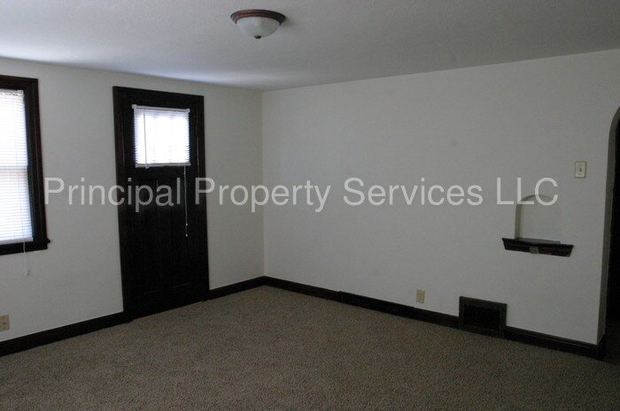 Primary Photo - 711 Pine St