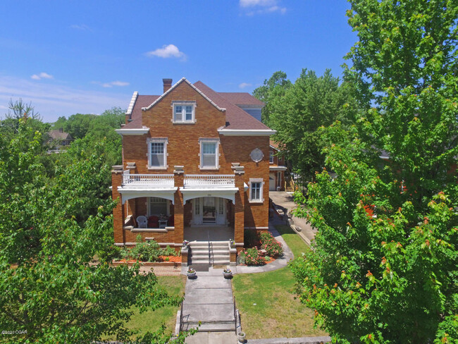 Building Photo - 106 N Pennsylvania St