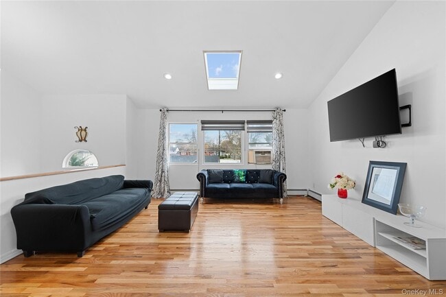 Building Photo - 46 Crown St